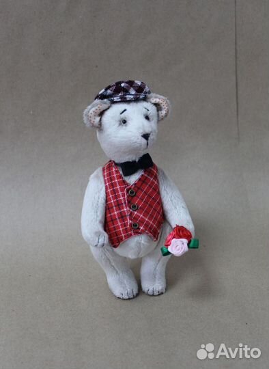 Игрушка ручной работы. Мишка Тедди с букетом