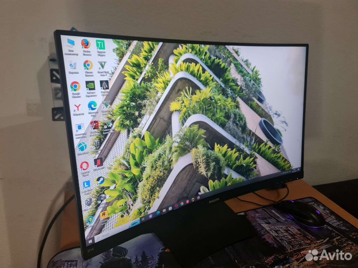 Закругленный FullHD 1080p монитор Philips 27