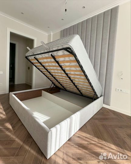 Дизайнерская кровать