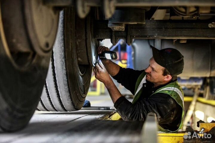 Автослесарь в грузовой сервис