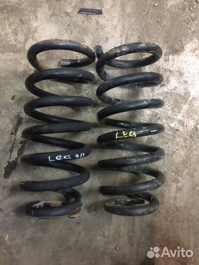 Пружина задняя Honda legend 4 kb2