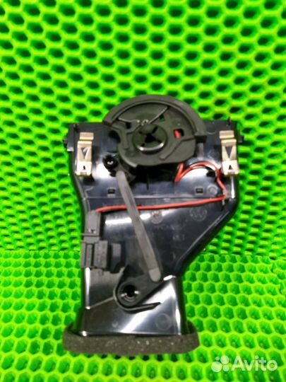 Дефлектор обдува центральный правый Volkswagen