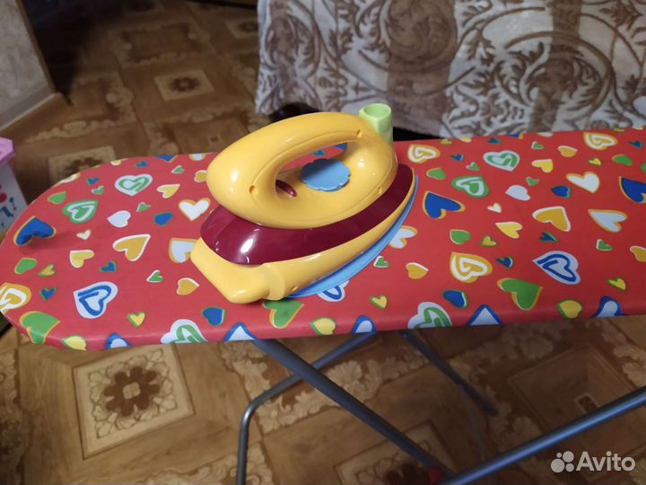 Игрушечный набор гладильная доска, утюг, кровать