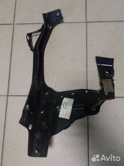 OP30017AR кронштейн правой фары opel