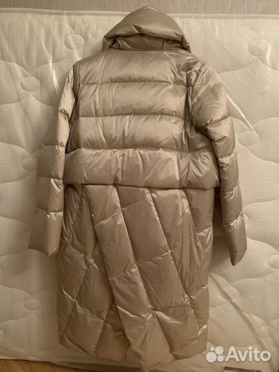 Пуховик женский, бежевого цвета, новый, р-р 48