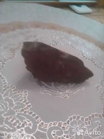 Камень со змейкой