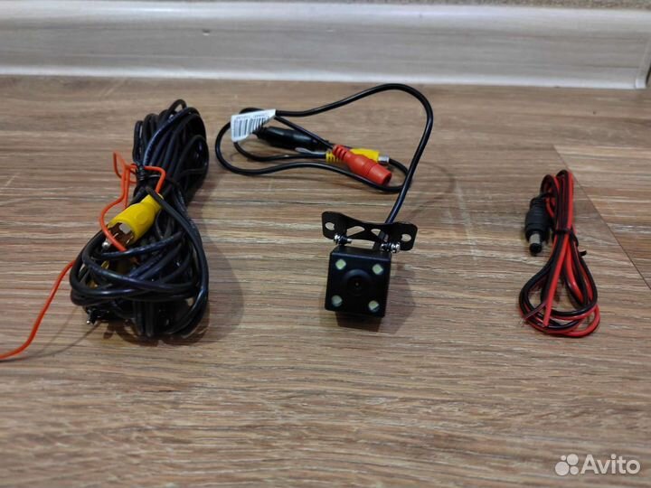 Камера заднего вида AMP