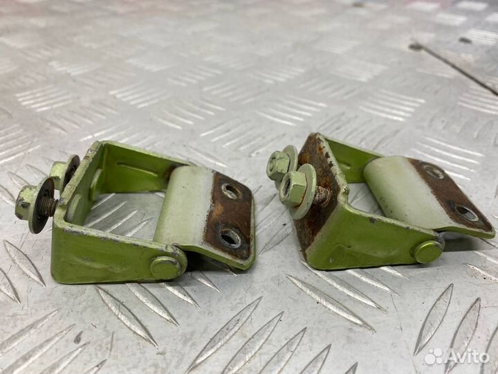 Б/У петля крышки багажника задний Daewoo Matiz