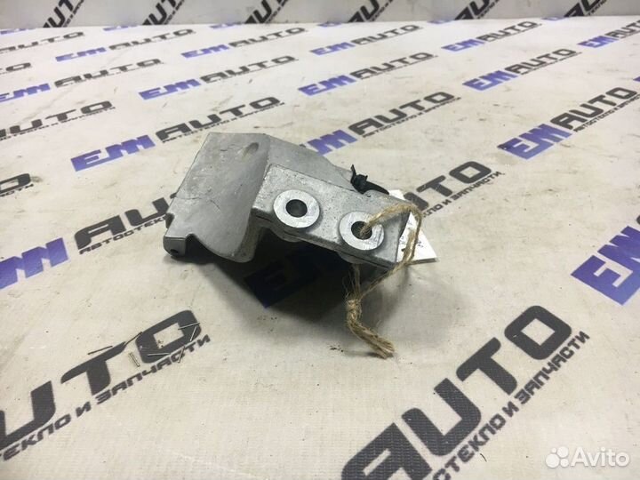 Кронштейн опоры двигателя Ниссан Примера П12