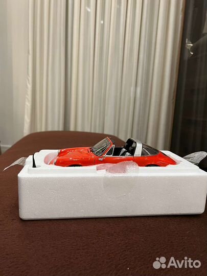 Rolls-Royce Phantom V “John Lennon Edition” 1:18