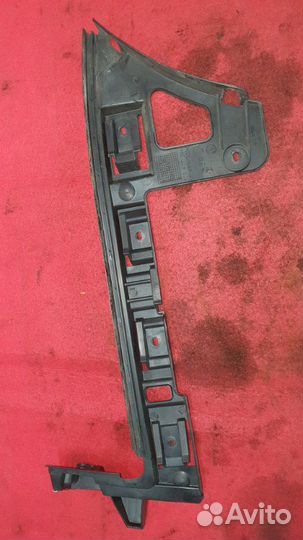 Крепление бампера заднее правое Volkswagen Passat