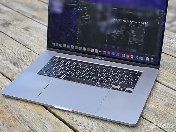 Macbook pro 16дюймов. Intel i7 2021г. производства