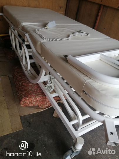 Медицинская кровать