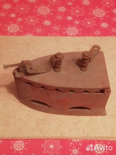 Старинный утюг угольный