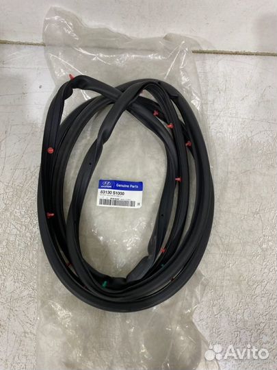 Уплотнитель двери задний левый Hyundai Santa Fe 4