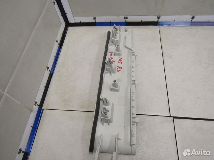 Обшивка стойки Focus III 2011