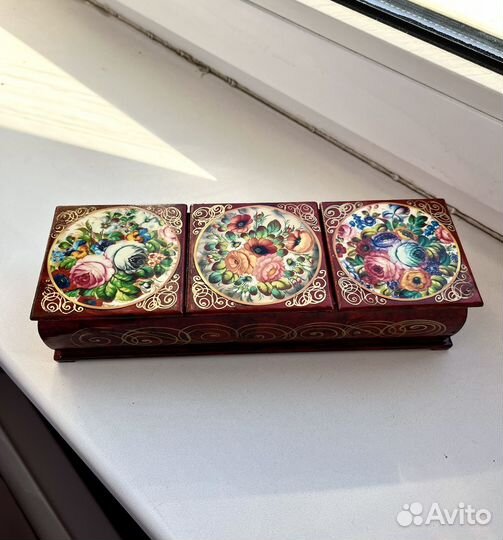 Деревянная шкатулка