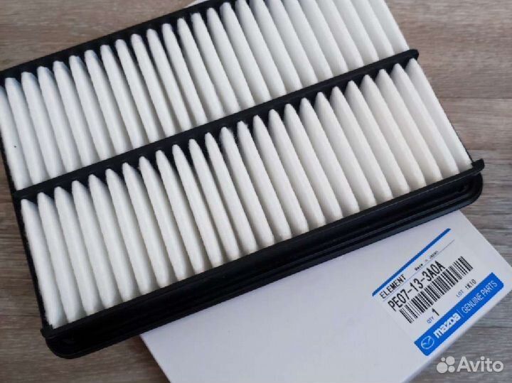 Фильтр воздушный Mazda оригинальный PE07133A0A