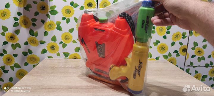 Водный пистолет. Цвета синий, желтый