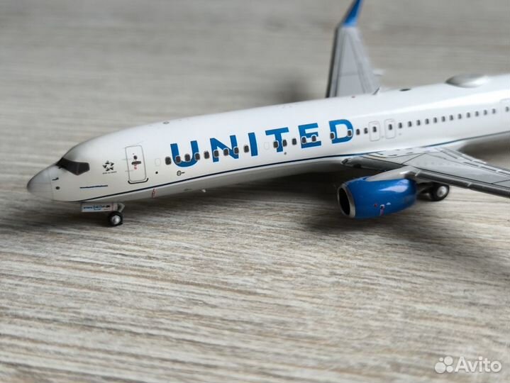 Модель самолета Boeing 737-900, United, 1\400