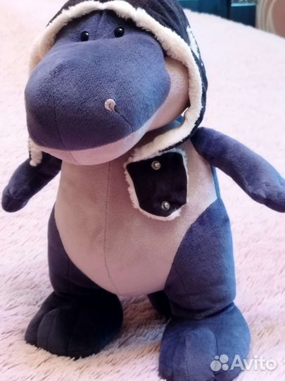 Мягкая игрушка Динозаврик в шапке летчика