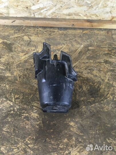 Кронштейн птф передний правый Toyota Land Cruiser