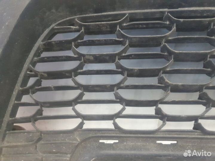 Решетка в бампер передняя Renault Duster 1 2010