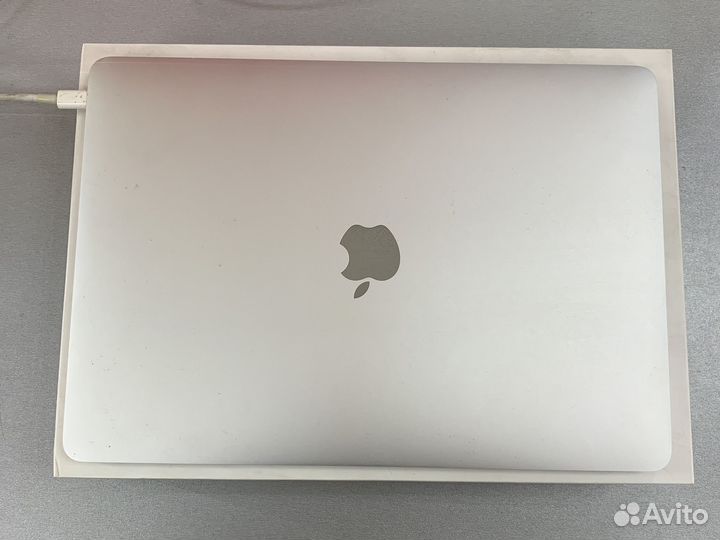 A10) Apple MacBook Pro 13 2017