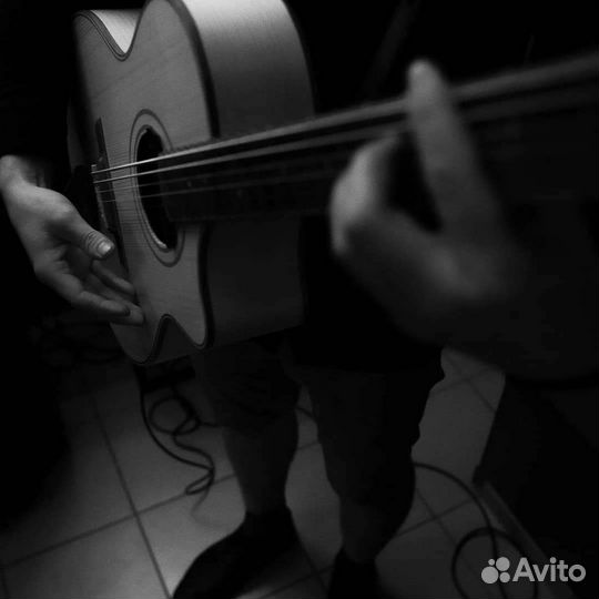 Акустическая гитара с басовыми струнами