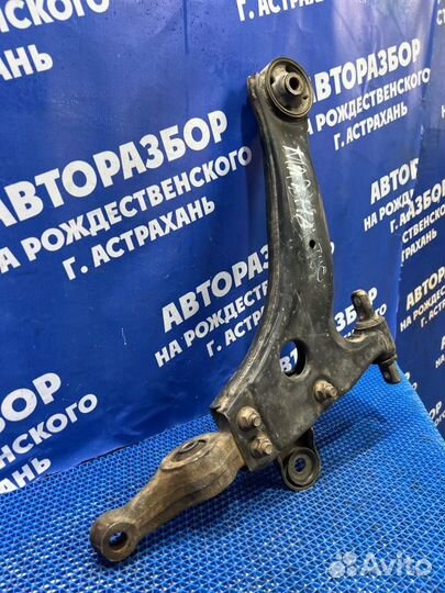 Передний левый рычаг Kia Magentis седан 2005