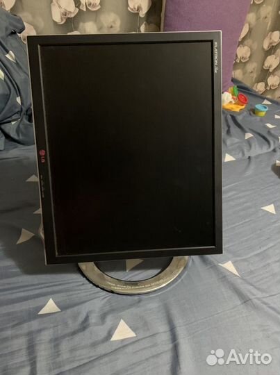 Монитор LG Flatron L1780Q