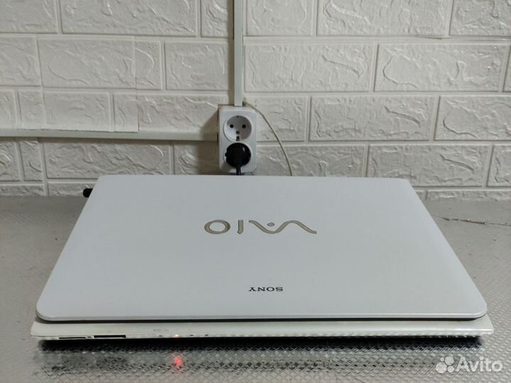 Отличный ноутбук Sony Vaio на core i3