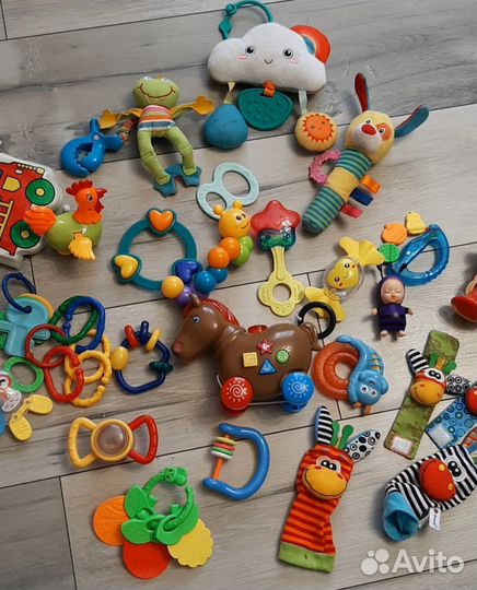 Развивающие игрушки для малышей пакетом
