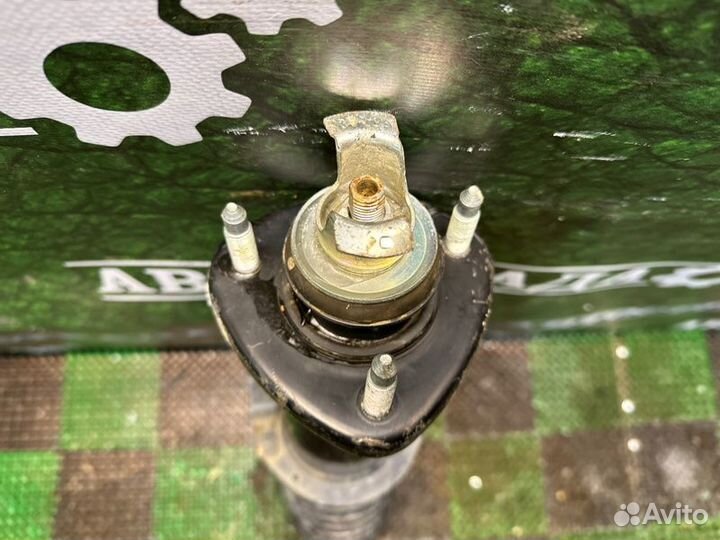 Амортизатор задний левый Lexus Gs 190 2006-2011