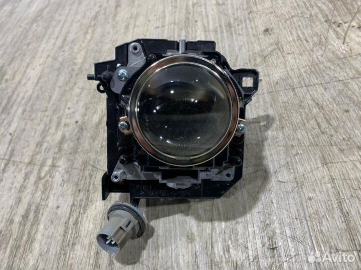 Линза левая Mazda 3 BM 2013-2018