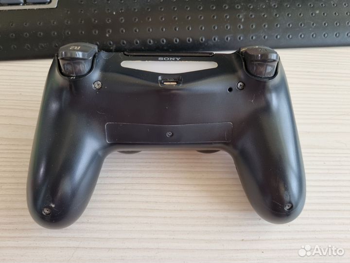 Оригинальный Dualshock 4 нерабочий