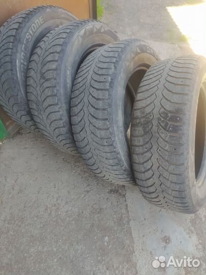 Bridgestone Blizzak Spike-01 235/65 R17