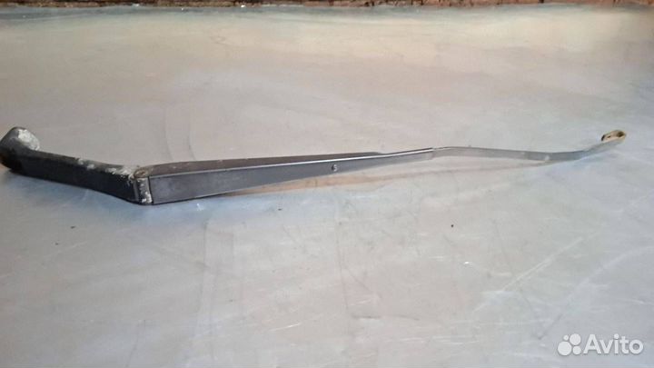 Поводок стеклоочистителя правый правой Mitsubishi