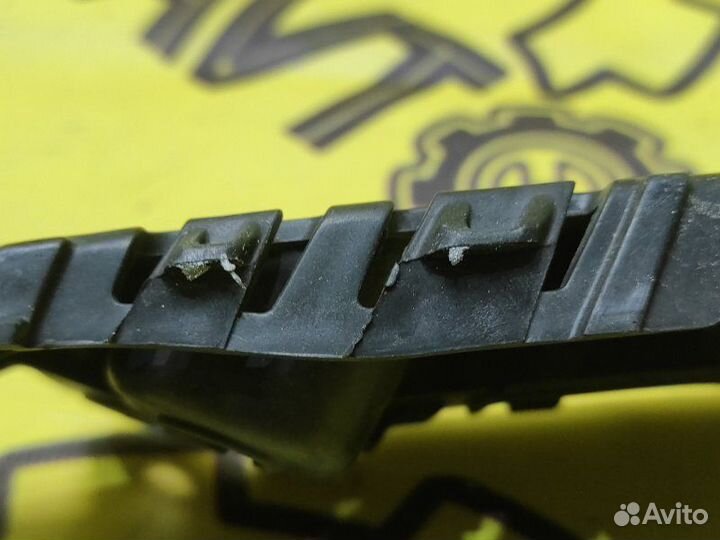 Крепление бампера переднее правое Chevrolet Cruze