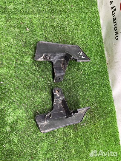 Брызговик задний правый Rav4 xa40 xa45