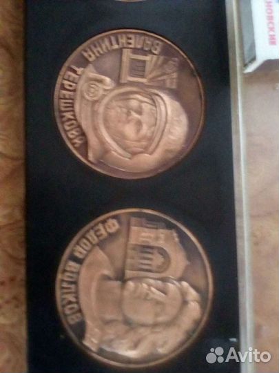 Настольная медаль