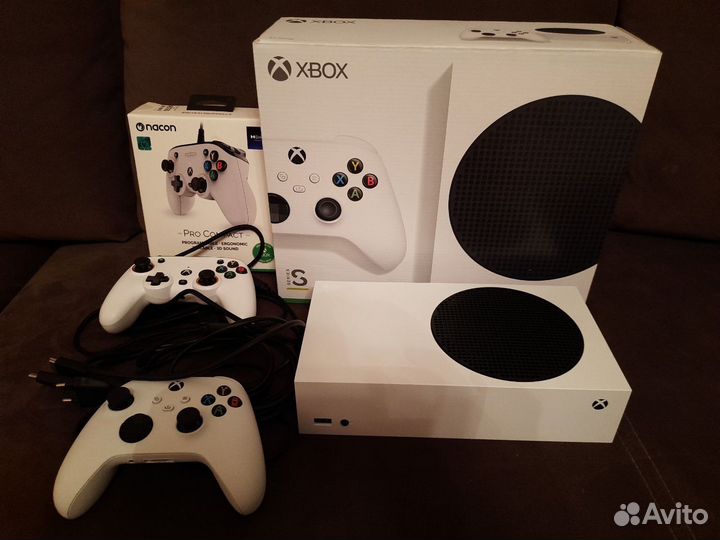 Xbox Series S, 2 джойстика, игры (GTA 5 и др.)