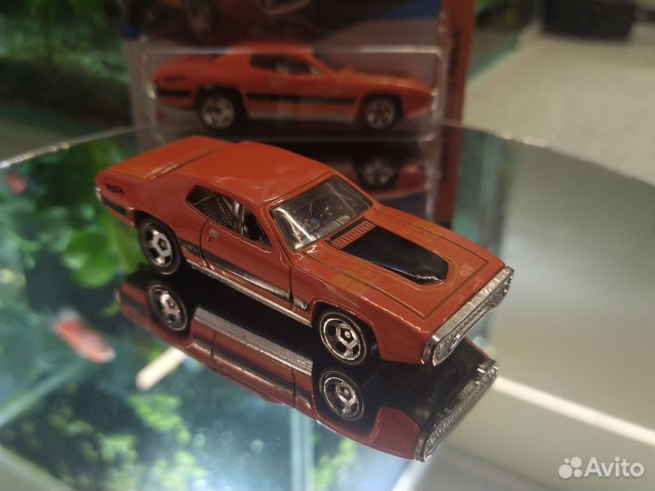 Hot wheels 1:64