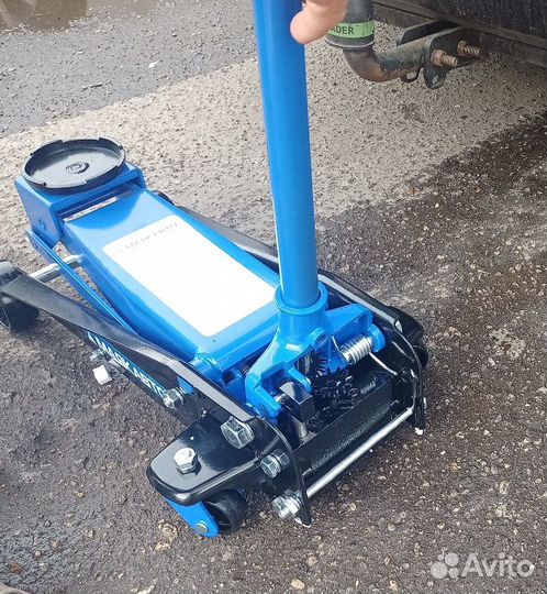 Домкрат подкатной 3 тонны 150-510 мм