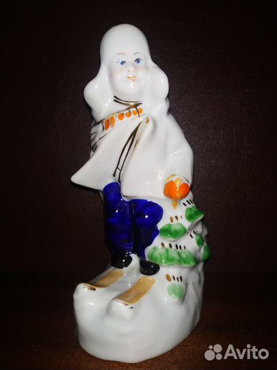 Фарфор статуэтка Мальчик на лыжах клеймо фхф 50-е