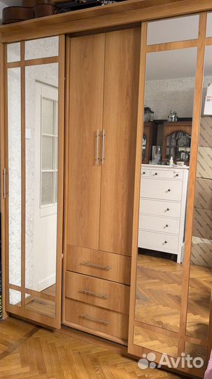 Шкаф c зеркалом