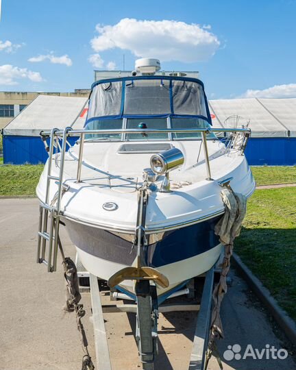 Комфортабельный катер Chaparral 250 Signature