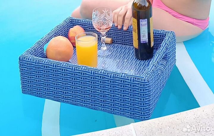 Плавающий столик в бассейн