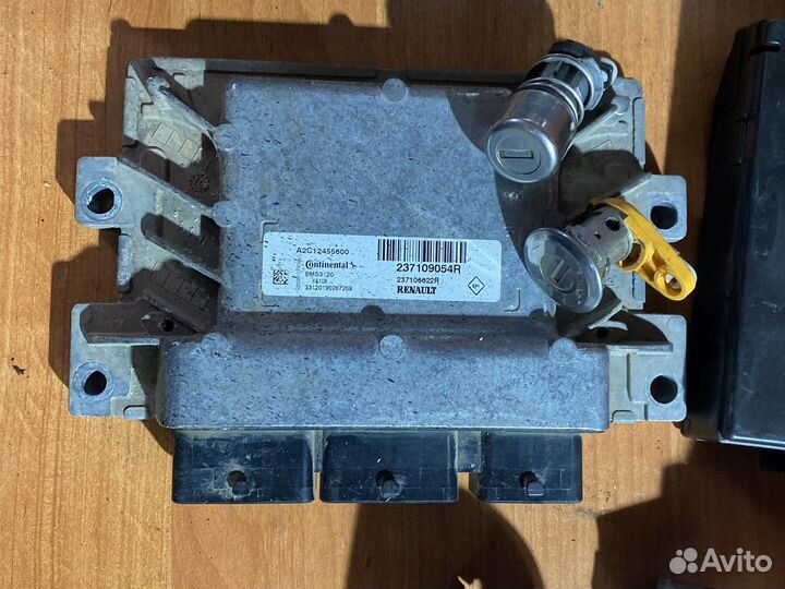 Renault sandero stepway 2 комплект эбу 2019 год