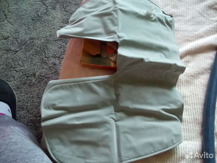 Две подушки:дорожная для шеи и с радио для отдыха